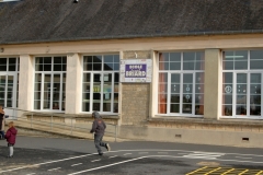 cour-ecole-de-longues-sur-mer-2