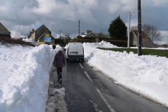 22-miracle-une-voiture-qui-roule-sur-la-route-de-port