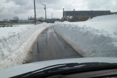 46-apres-le-passage-des-tracteurs-la-route-redevient-praticable