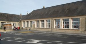 eglise de longues sur mer exterieur