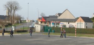 hand ball enfants et commerces longues sur mer