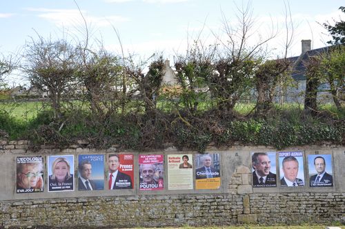 affiche des panneaux de longues sur mer pour les élections présidentielles